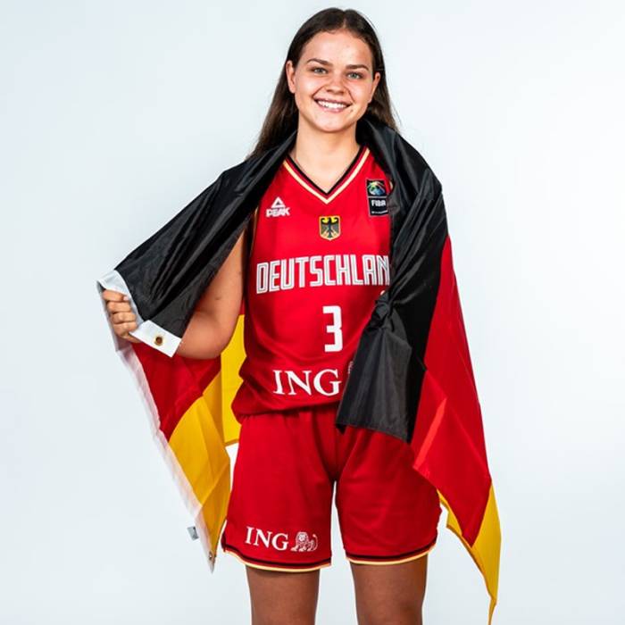 Photo of Nina Horvath, 2022-2023 season
