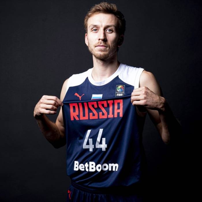 Photo of Artem Komolov, 2021-2022 season