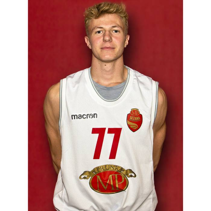 Photo of Nik Kucej, 2019-2020 season