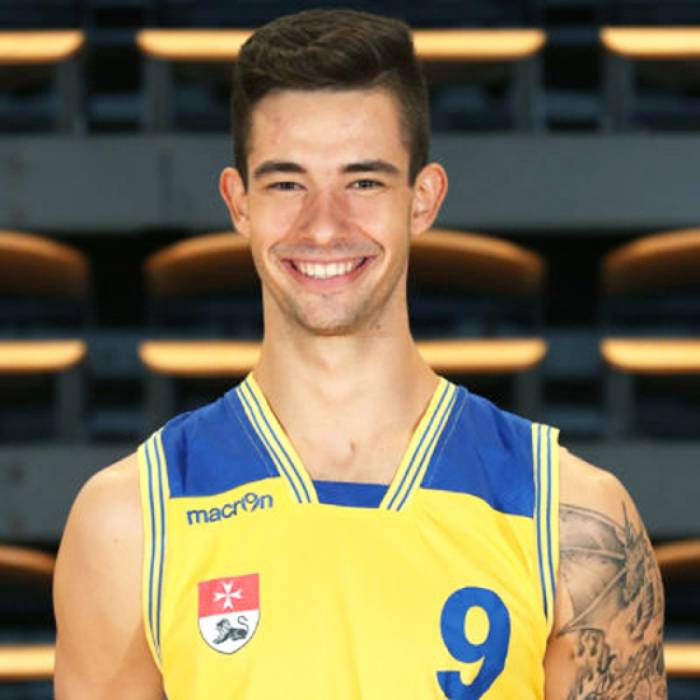 Photo of Nik Dragan, 2019-2020 season